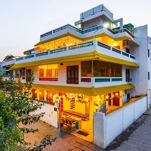https://stops-hostel-varanasi.hotels-varanasi.com