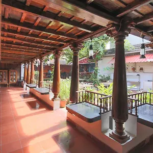https://rossitta-wood-castle.kerala-hotels.net